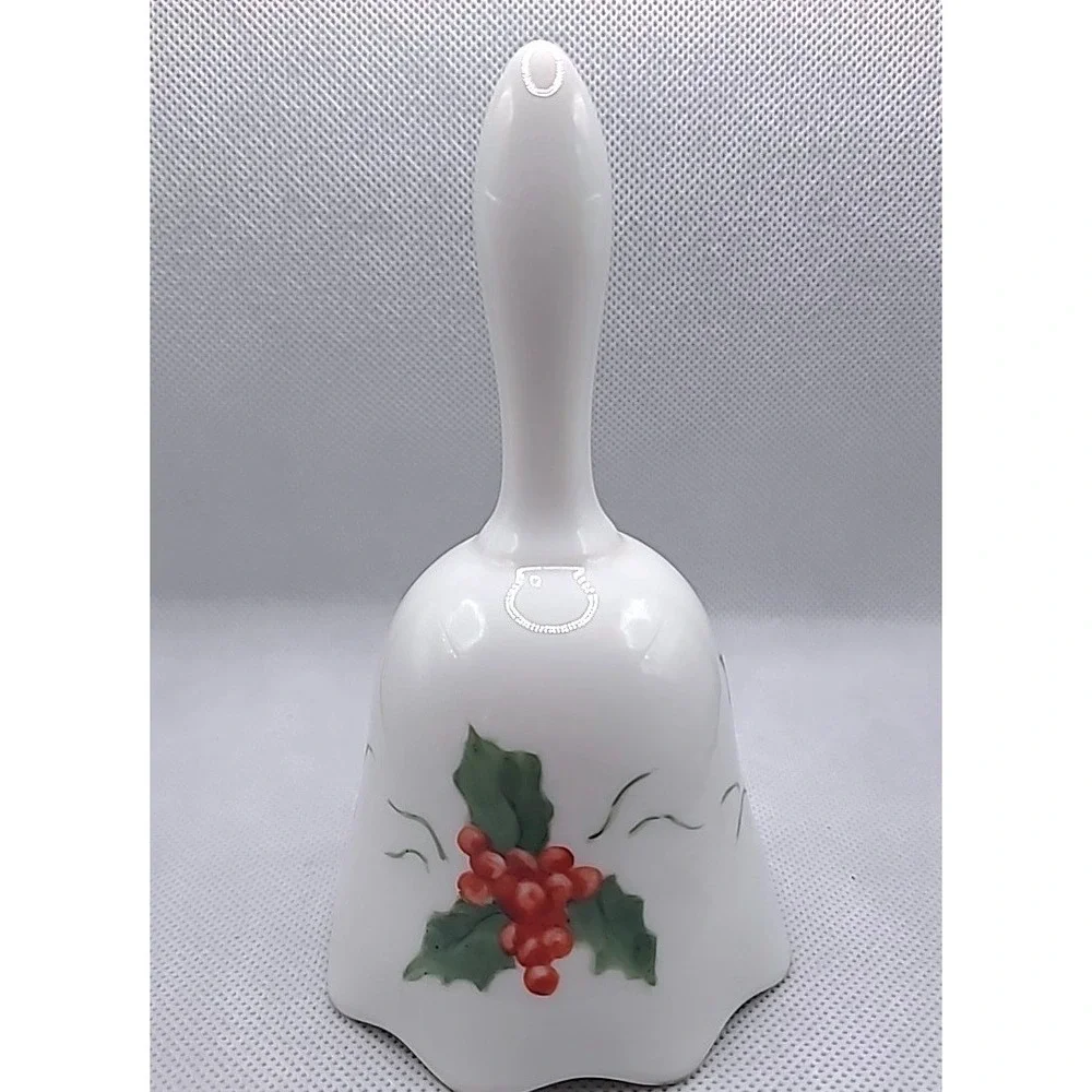 Vintage‎ Hand Painted Christmas Bell Porcelain 1979 Holly Berries Arlene Signed